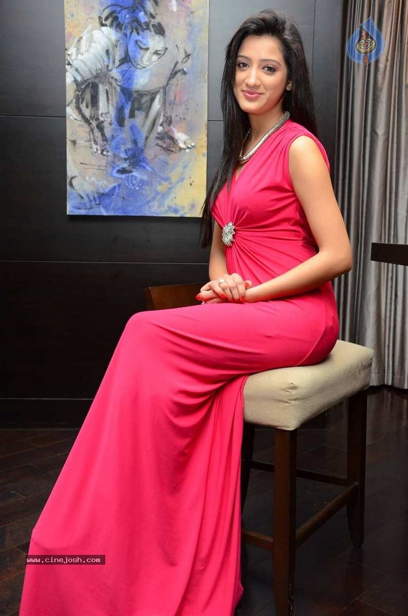 Richa Panai Stills - 34 / 75 photos