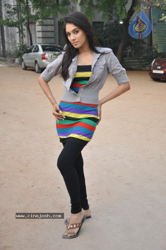 Rithika Latest Stills - 14 / 63 photos