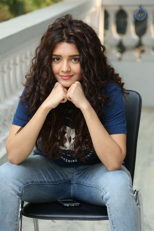 Ritika Singh Latest Photos - 3 / 34 photos