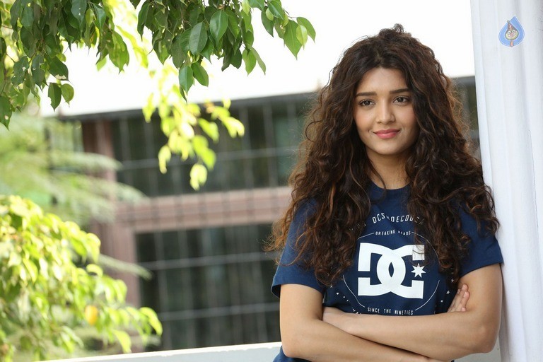 Ritika Singh Latest Photos - 20 / 34 photos