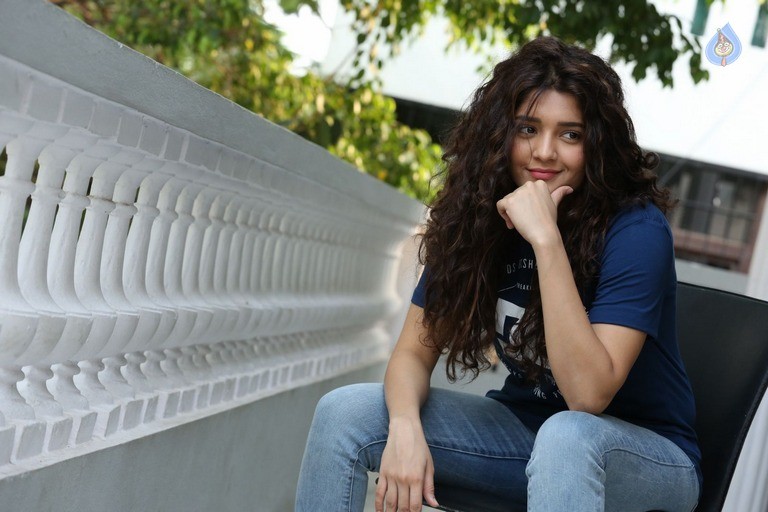 Ritika Singh Latest Photos - 30 / 34 photos