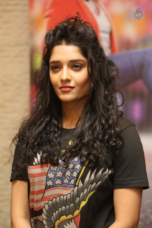 Ritika Singh Latest Photos - 21 / 34 photos