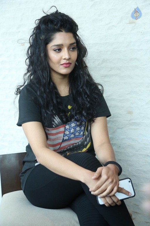 Ritika Singh Latest Photos - 32 / 34 photos