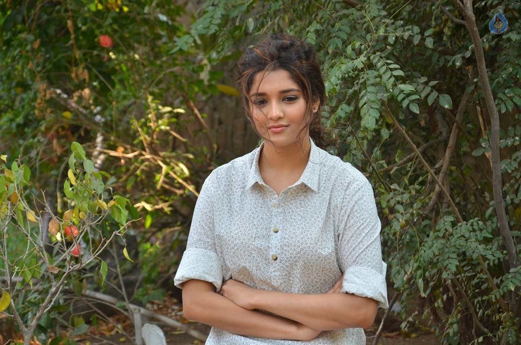 Ritika Singh New Photos - 11 / 21 photos
