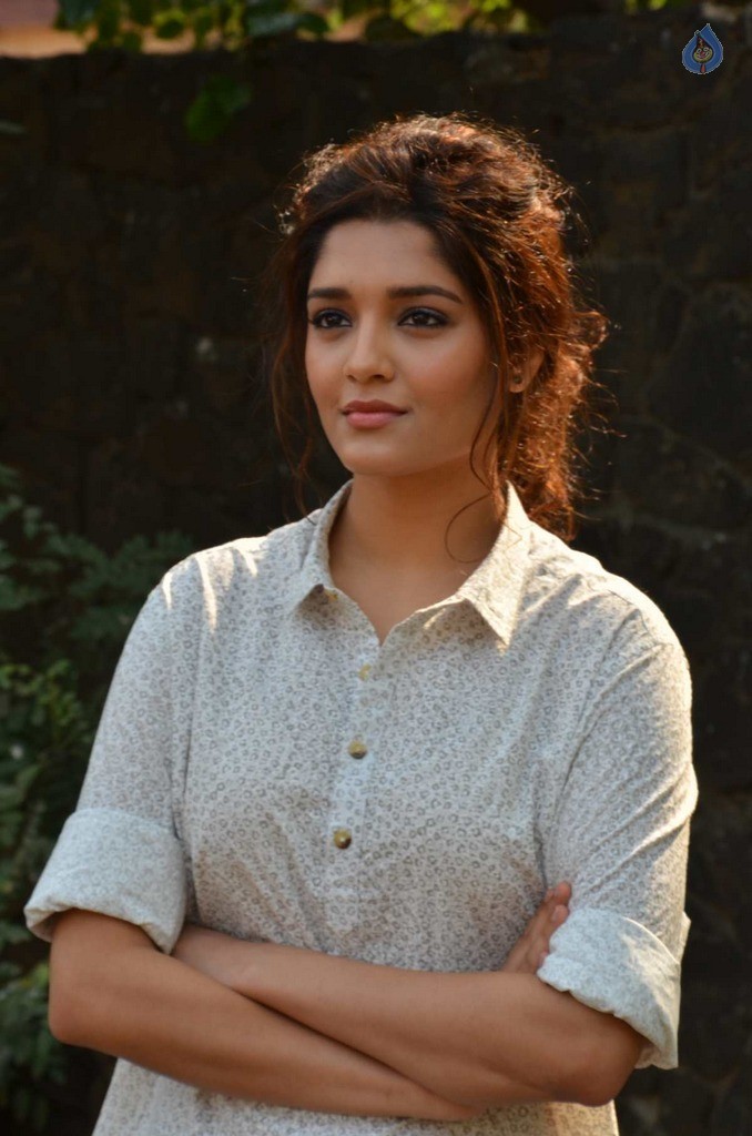 Ritika Singh New Photos - 14 / 21 photos