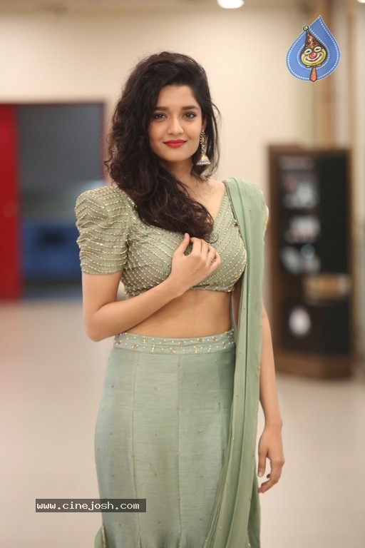Ritika Singh Photos - 26 / 39 photos