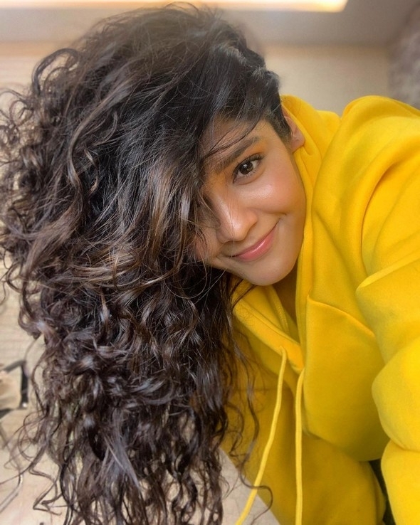 Ritika Singh Stills - 14 / 18 photos