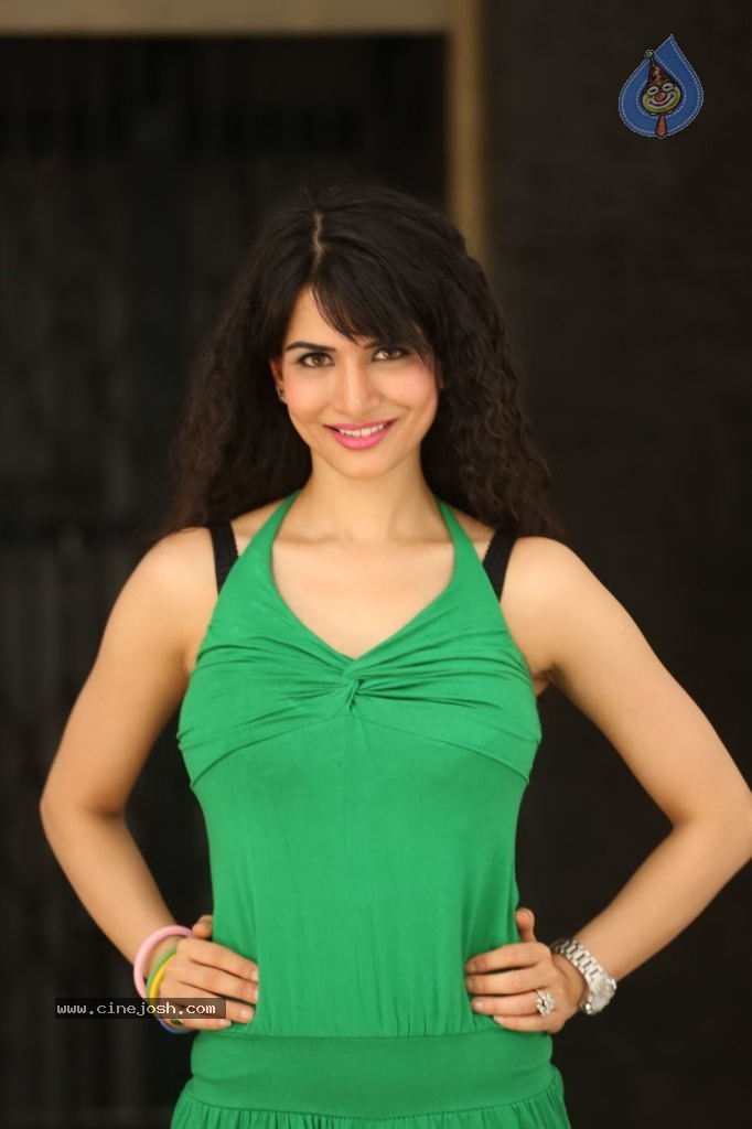 Ritu New Stills - 8 / 146 photos