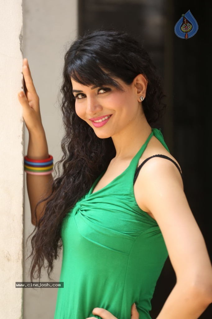 Ritu New Stills - 9 / 146 photos