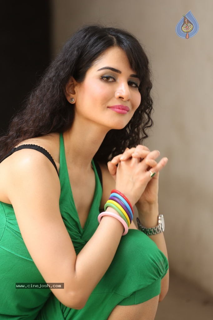 Ritu New Stills - 41 / 146 photos