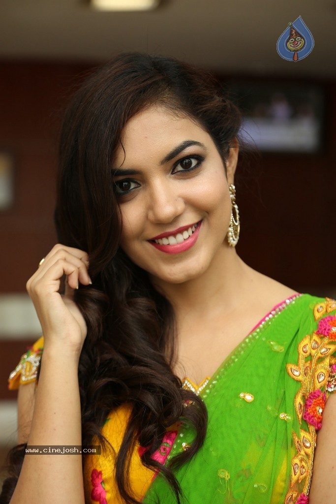 Ritu Varma Cute Stills - 45 / 120 photos