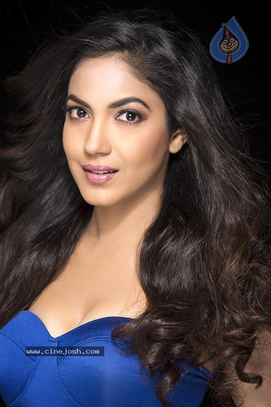 Ritu Varma Hot Stills - 2 / 11 photos