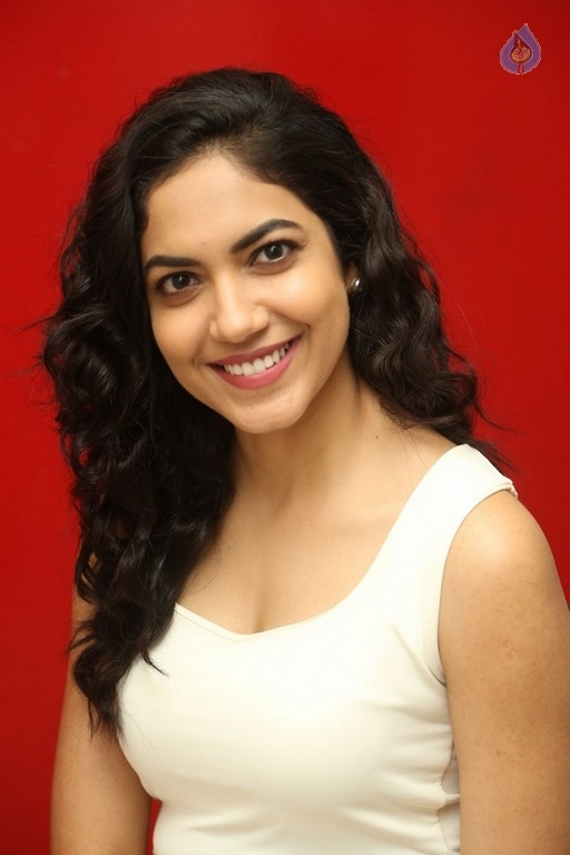 Ritu Varma Latest Stills - 4 / 28 photos