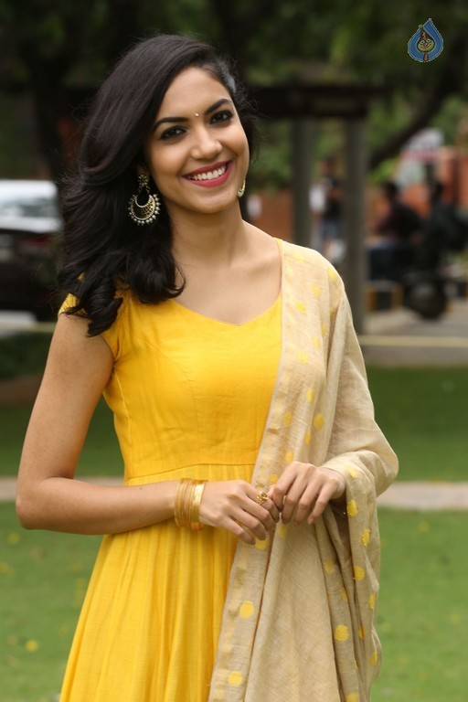 Ritu Varma New Gallery - 15 / 42 photos