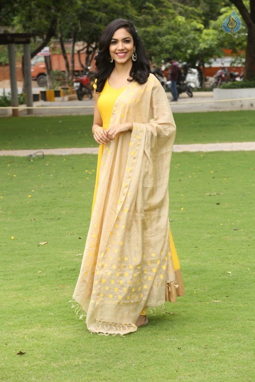 Ritu Varma New Gallery - 34 / 42 photos
