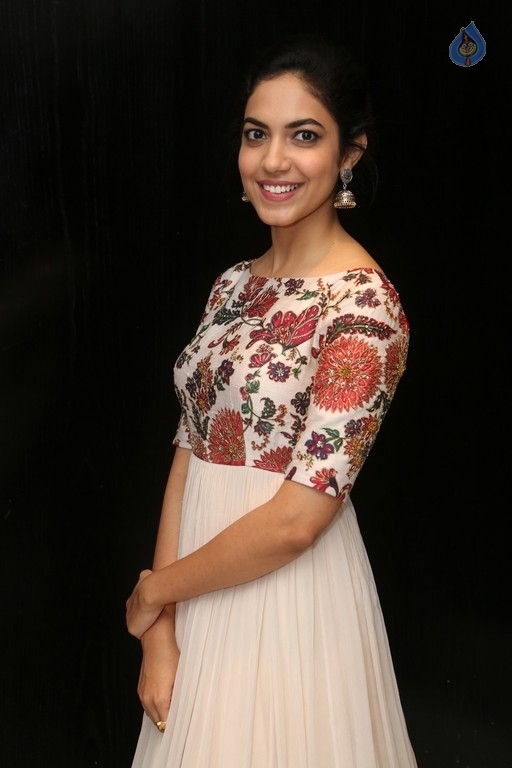 Ritu Varma New Pics - 5 / 34 photos