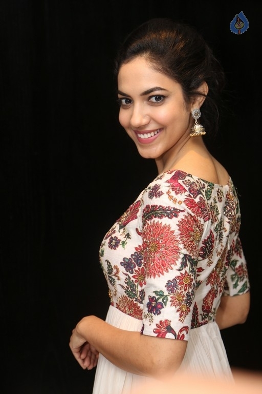 Ritu Varma New Pics - 7 / 34 photos