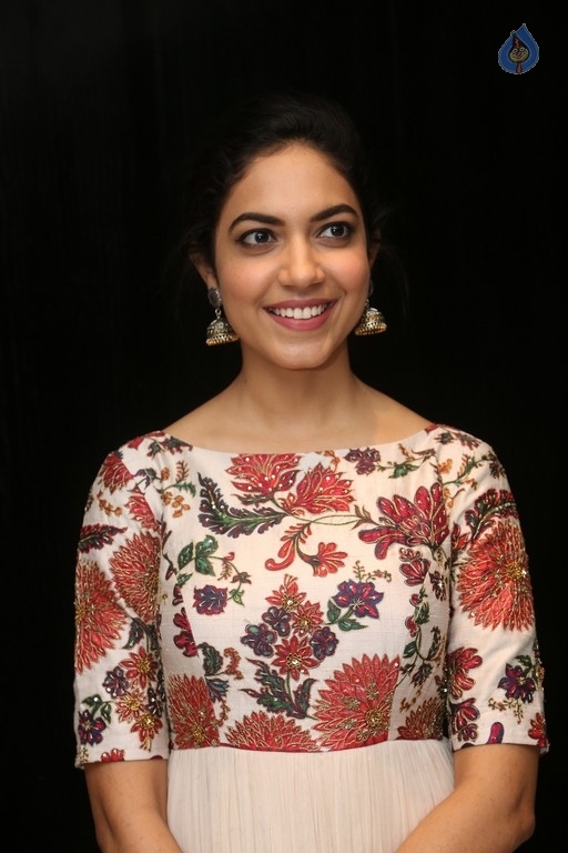 Ritu Varma New Pics - 9 / 34 photos