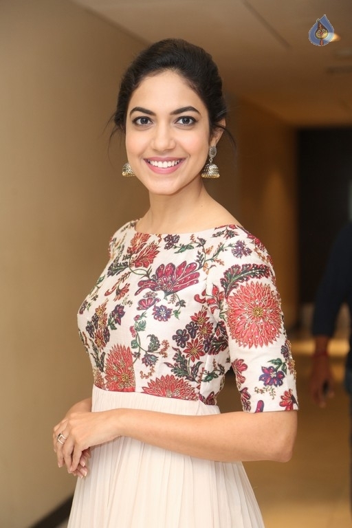 Ritu Varma New Pics - 13 / 34 photos