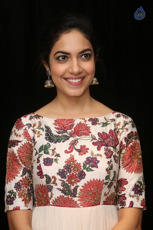 Ritu Varma New Pics - 14 / 34 photos