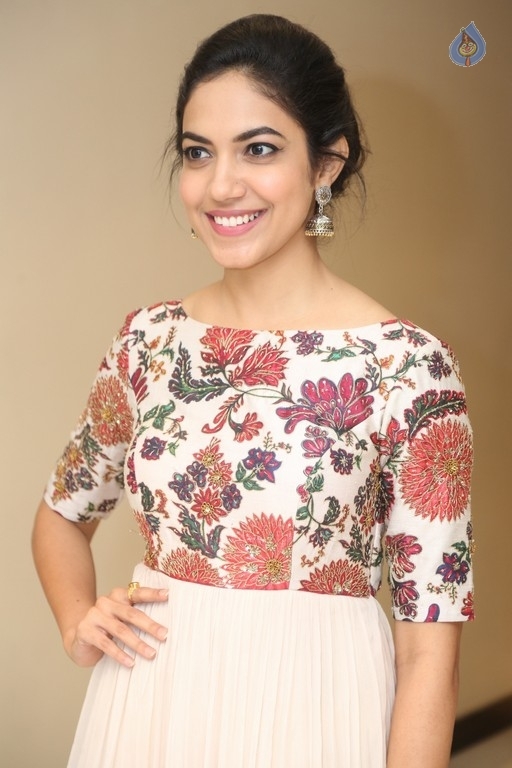 Ritu Varma New Pics - 16 / 34 photos