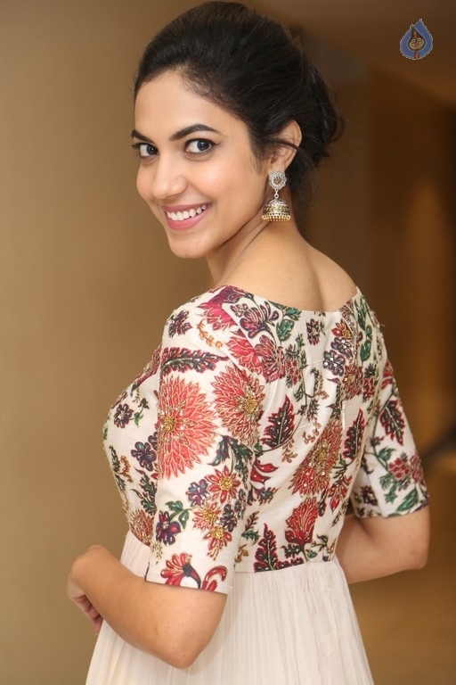 Ritu Varma New Pics - 17 / 34 photos