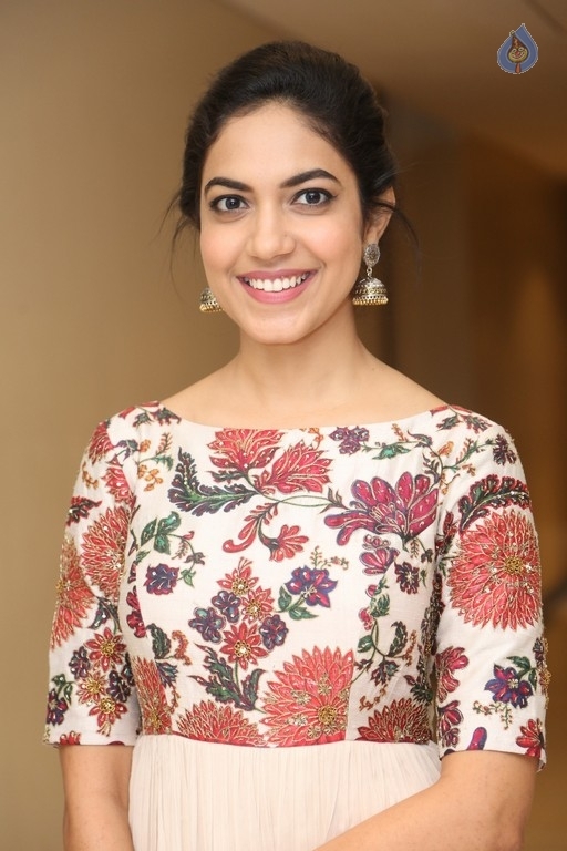 Ritu Varma New Pics - 18 / 34 photos