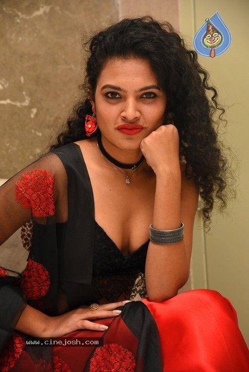 Riya Stills - 9 / 34 photos