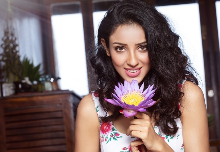 Riya Suman New Photos - 3 / 6 photos