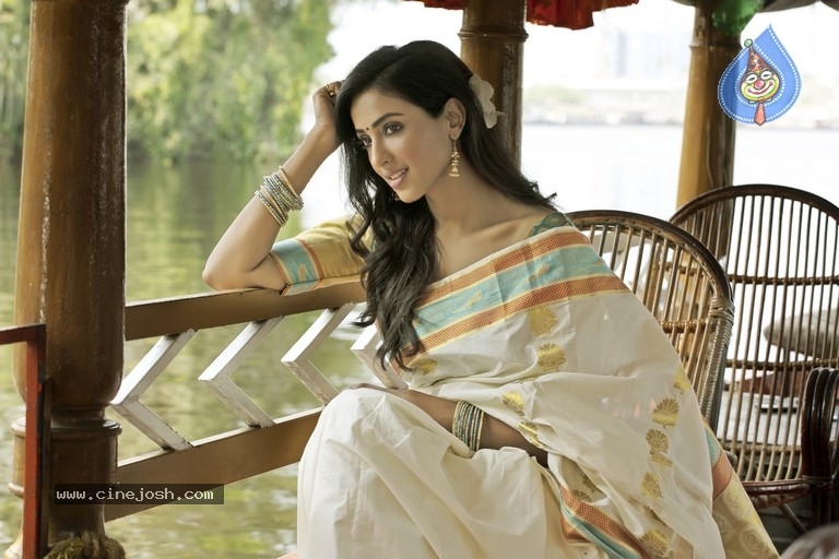 Riya Suman Saree Photos - 2 / 4 photos