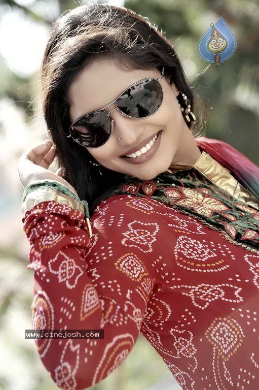 Roja Komaravolu Photos - 9 / 72 photos