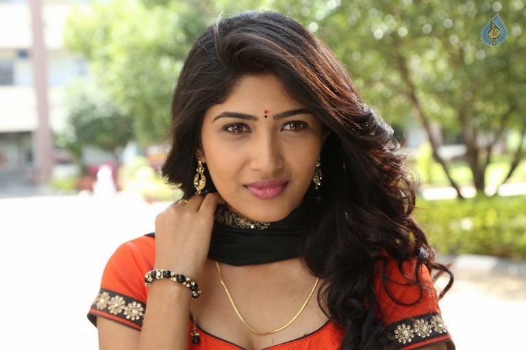 Roshini Prakash Stills in Saptagiri Express - 8 / 14 photos