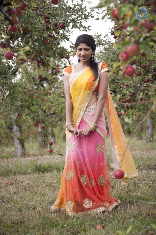 Roshini Prakash Stills in Saptagiri Express - 11 / 14 photos