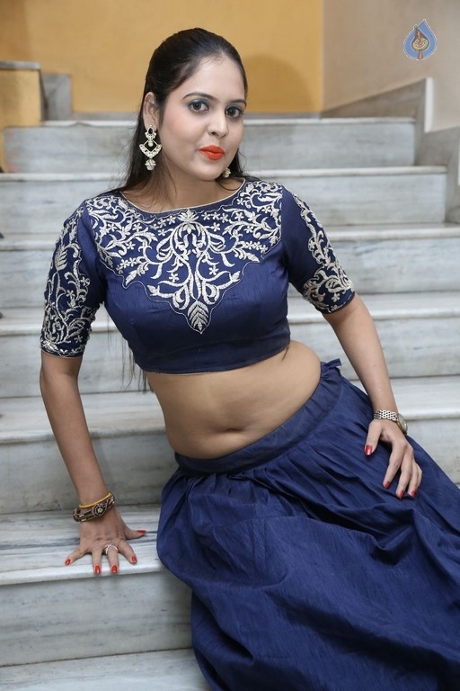 Ruchi Pandey Stills - 13 / 27 photos