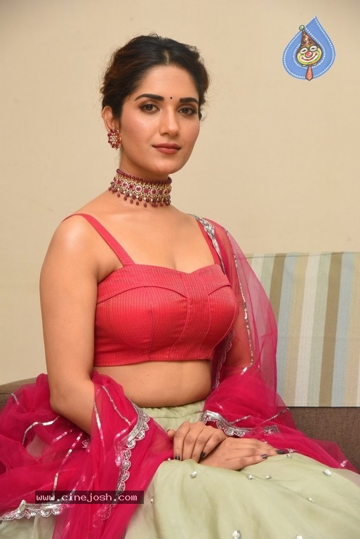 Ruhani Sharma Gallery - 10 / 19 photos