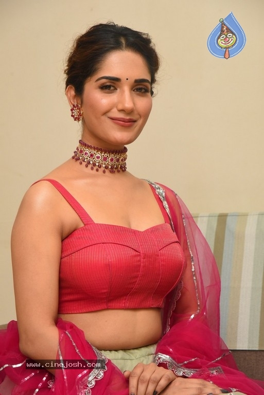 Ruhani Sharma Gallery - 14 / 19 photos