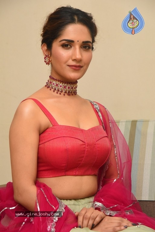 Ruhani Sharma Gallery - 17 / 19 photos