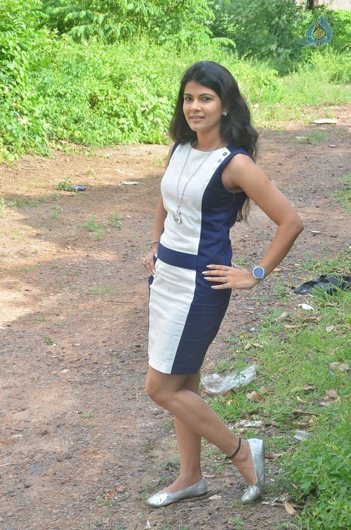 Ruhi Singh New Photos - 21 / 30 photos