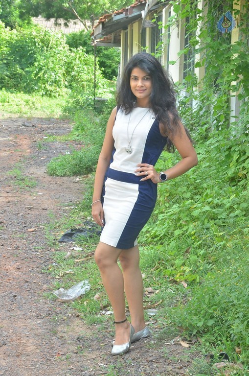 Ruhi Singh New Photos - 25 / 30 photos