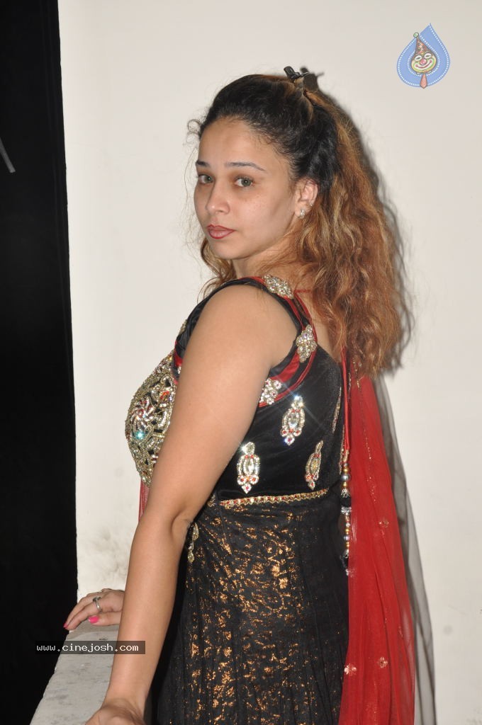 Ruhie Shaikh Hot Stills - 32 / 93 photos