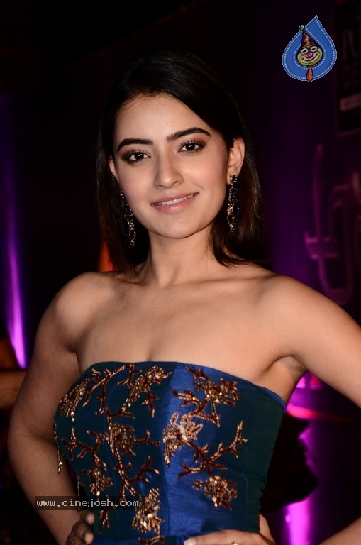 Rukshar At Zee Apsara Awards - 7 / 12 photos