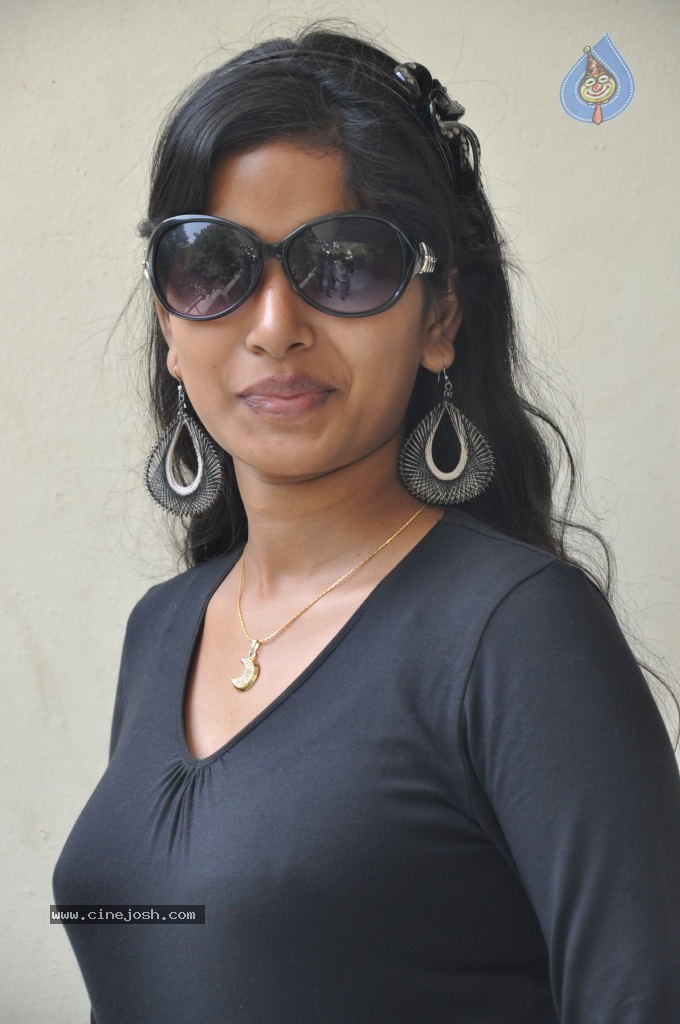 Rushi New Stills - 12 / 80 photos