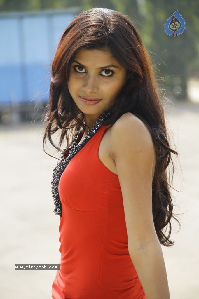Ruthika Stills in Colorful Life - 10 / 15 photos