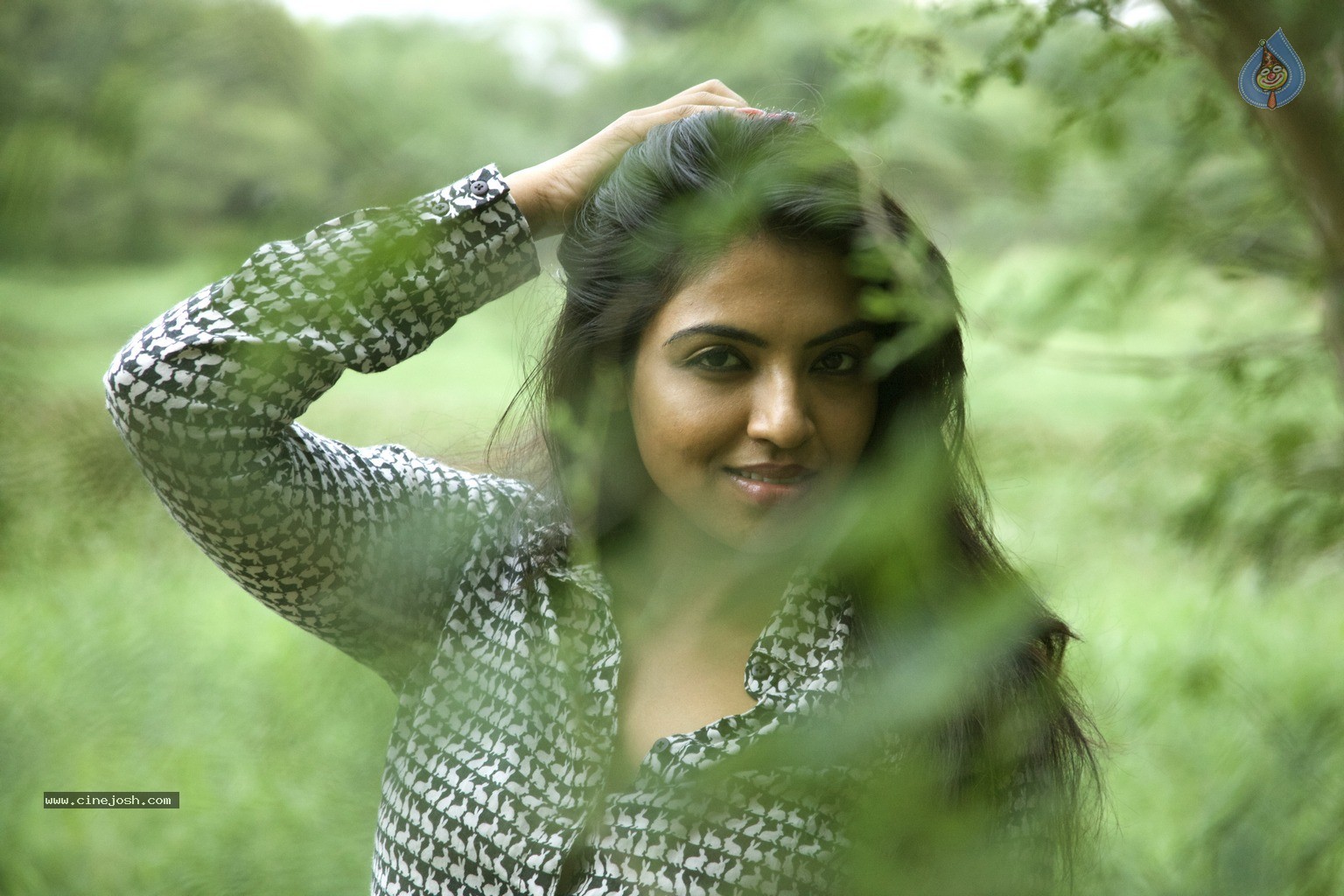 Saasha Gopinath Photo Shoot - 14 / 36 photos