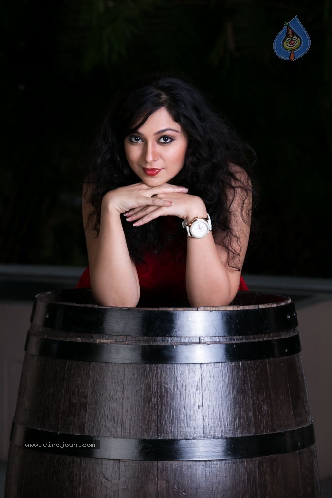 Saba Saudagar Portfolio - 7 / 26 photos