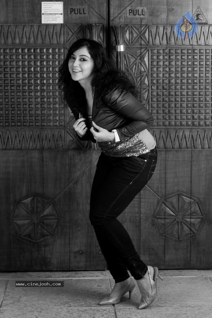 Saba Saudagar Portfolio - 16 / 26 photos