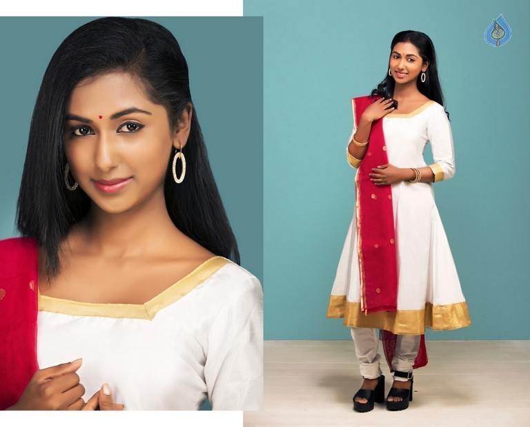 Sabby Jey New Photos - 26 / 33 photos
