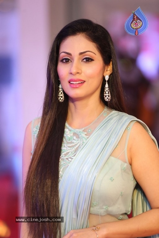 Sada at Gaana Mirchi Music Awards South 2018 - 12 / 19 photos