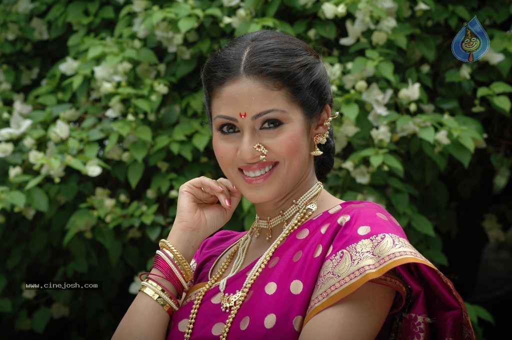 Sada Cute Stills - 1 / 43 photos