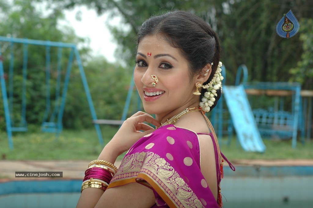 Sada Cute Stills - 4 / 43 photos